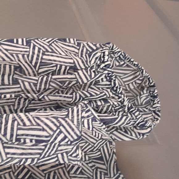 Diane Von Furstenberg blue and off white louse with tie. Silk/like size 8. - Picture 3 of 4